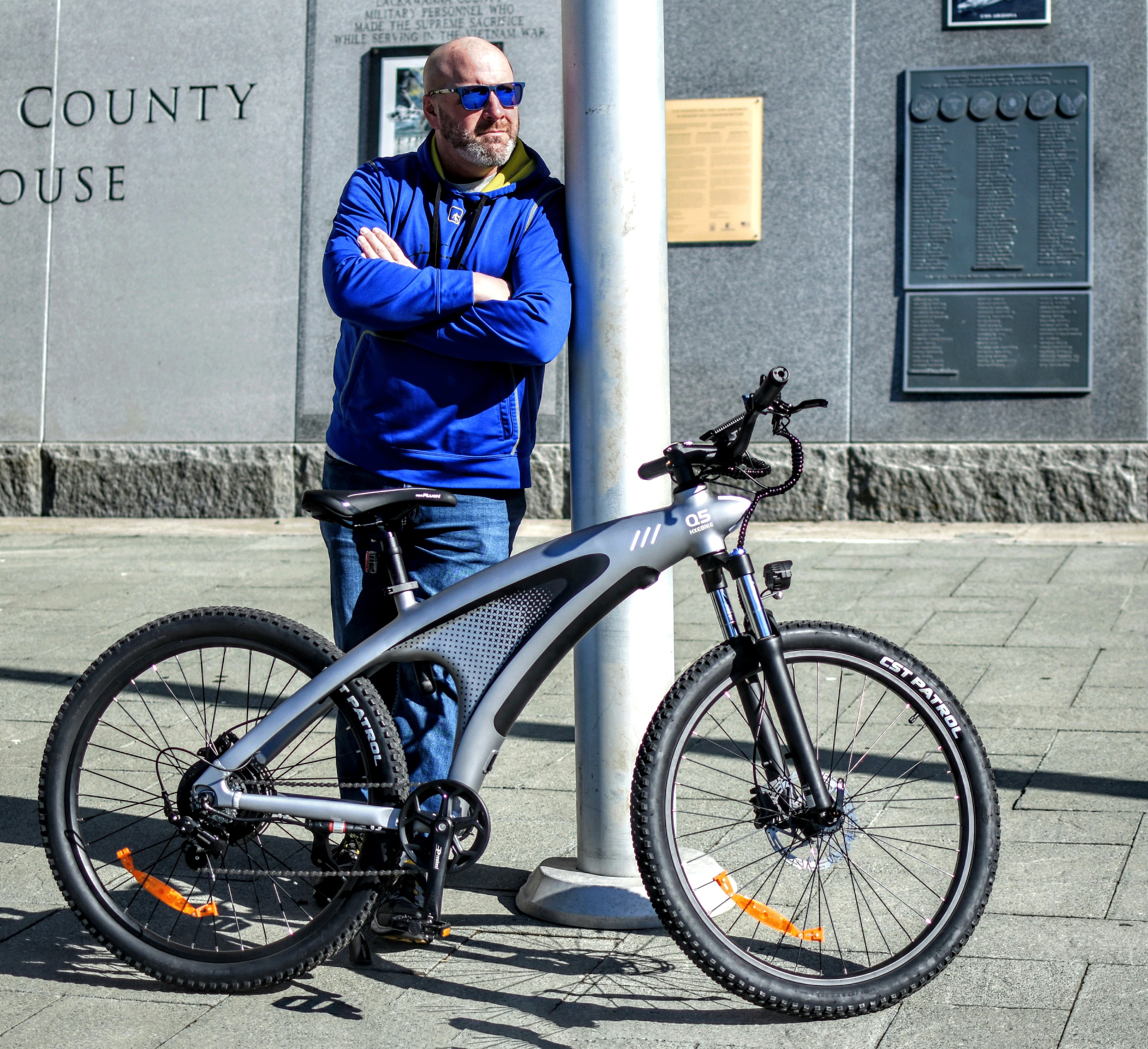 Bicicletta elettrica HX Q5 Shark con batteria integrata da 48V 20Ah.